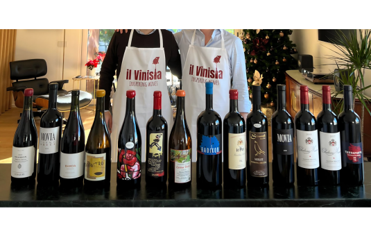 I due amici de Il Vinista con le bottiglie assaggiate